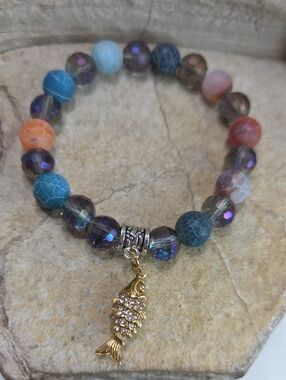 Multicolor Crackle Agate Stone And Crystal Beaded Bracelet Fish Charm